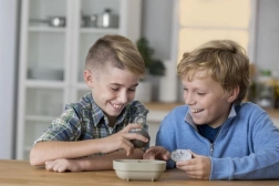 Αναπτυσσόμενοι κρύσταλλοι γεώδους από MAC TOYS – πειραματικό σετ