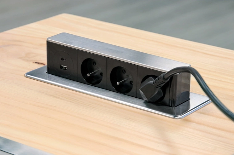 3× 230 V με παιδική προστασία (έως 3680 W)