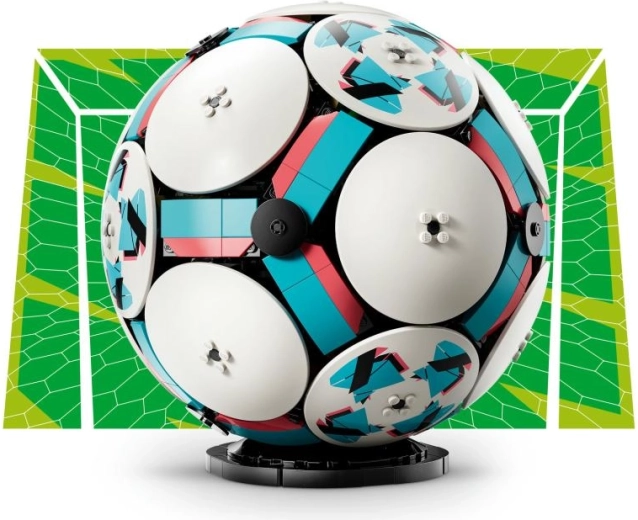 Στιλάτη έκθεση με μαύρη βάση