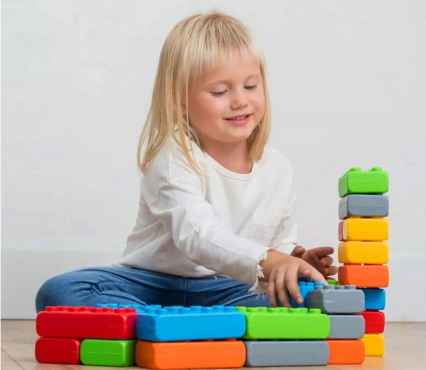 Μεγάλα και ελαφριά τουβλάκια για μικρά χέρια