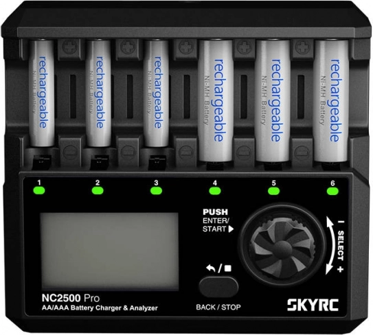 Έξυπνος φορτιστής AA/AAA SkyRC με αναγέννηση και USB QC 3.0