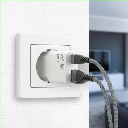 Δύο έξοδοι: USB‑C PD + USB‑A QC 3.0