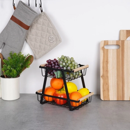 Στιβαρή μεταλλική κατασκευή με ξύλινες λαβές