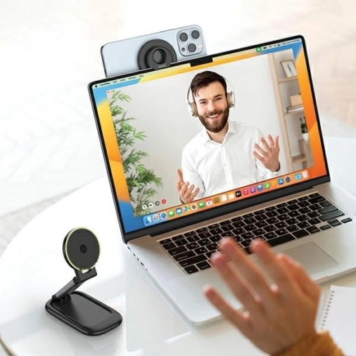 Βάση και κρατητής για laptop σε ένα