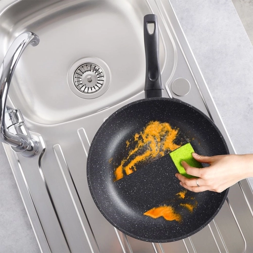 Συμβατό με όλες τις εστίες και εύκολο καθάρισμα