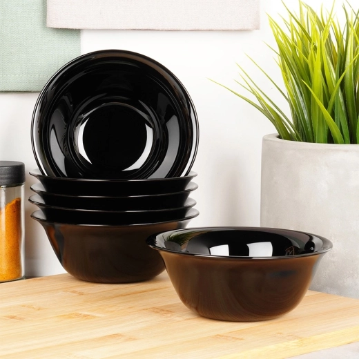 Κομψός μαύρος σχεδιασμός για μοντέρνο τραπέζι