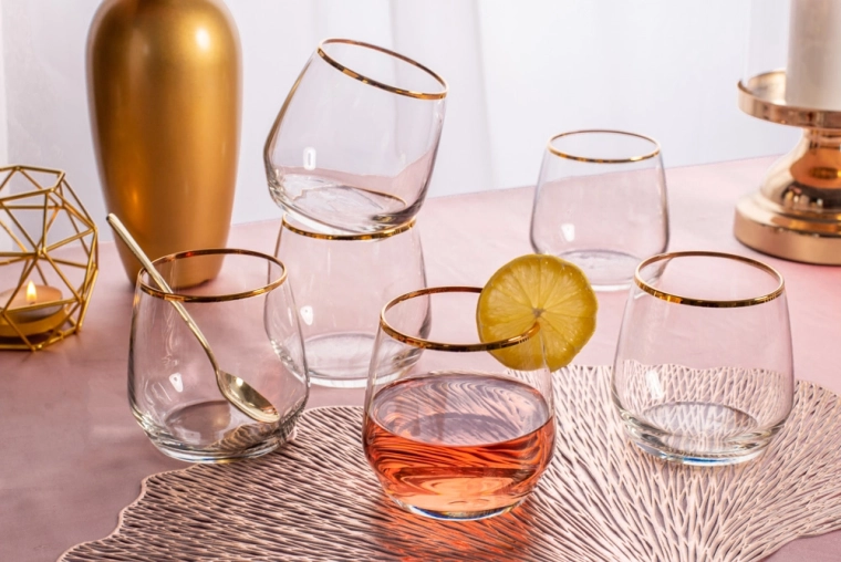 Πρακτική χωρητικότητα 370 ml για κρύα ροφήματα