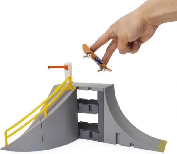 Υψηλή ράμπα με κιγκλίδωμα για grinds