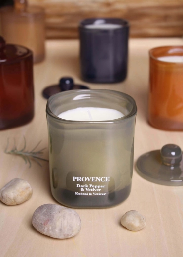 Αρωματικό κερί σε γυάλινο δοχείο Provence, πιπέρι και βέτιβερ, 25 ώρες