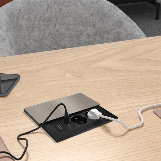 Τροφοδοσία και γρήγορη φόρτιση USB