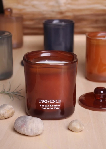Αρωματικό κερί σε γυάλινο δοχείο Provence Tuscan Leather, 25 ώρες
