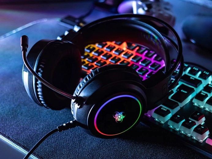 Φωτισμός RGB και καθαρή επικοινωνία