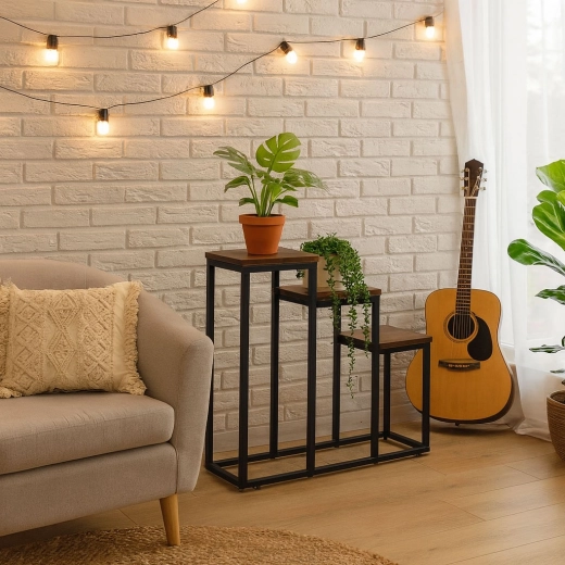 Τρία κλιμακωτά ράφια για άψογη παρουσίαση