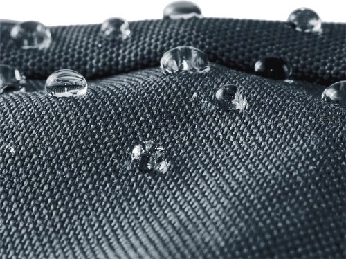 Αδιάβροχη και καθολική