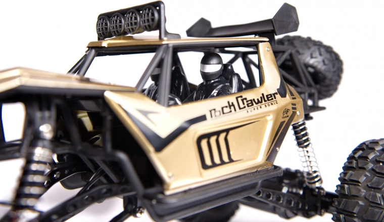 Κίνηση 4×4 και μεγάλα ελαστικά για κάθε έδαφος