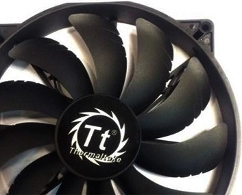 Βελτιστοποιημένη ροή αέρα με λογότυπο THERMALTAKE