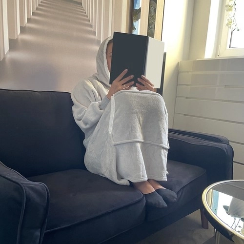 Μπλούζα και κουβέρτα σε ένα