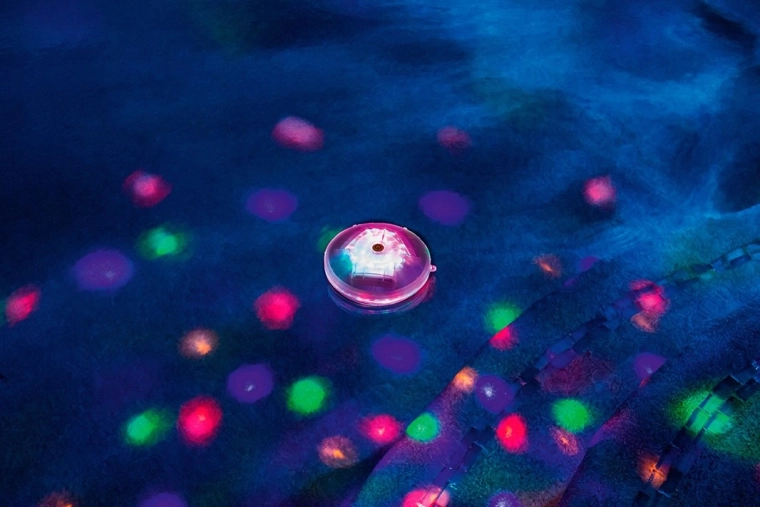 Τέσσερα χρώματα και επτά λειτουργίες φωτισμού