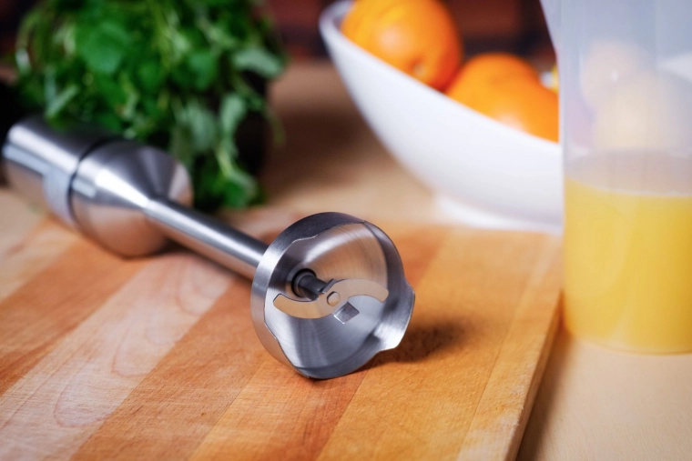 Μεταλλικό πόδι και διπλές ανοξείδωτες λεπίδες