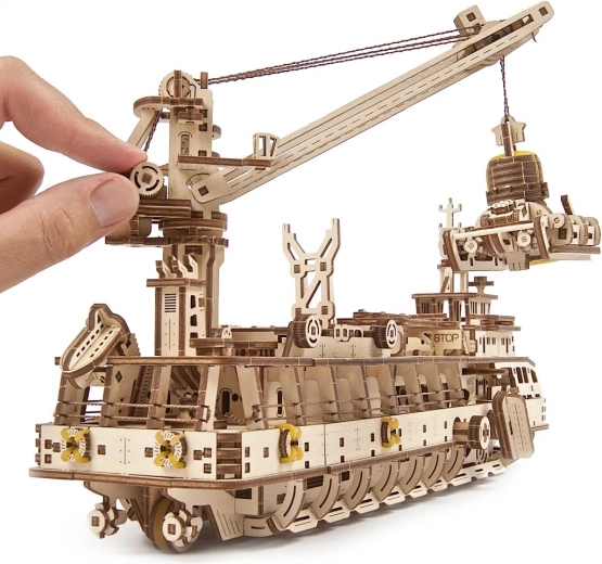 Εργονομικός γερανός και βαθύσκαφο με σιαγόνες